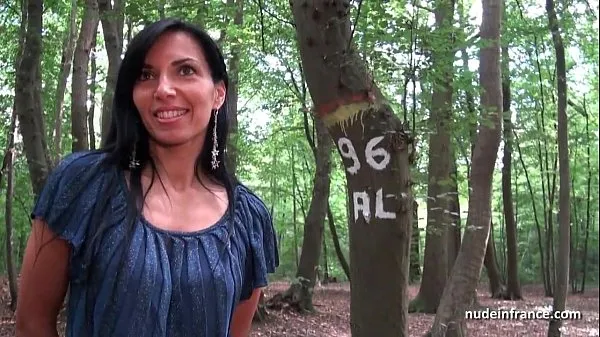 XXX Georgous, une meuf amateur, prend rendez-vous dans un bois avant de se faire enculer à la maison meilleures vidéos