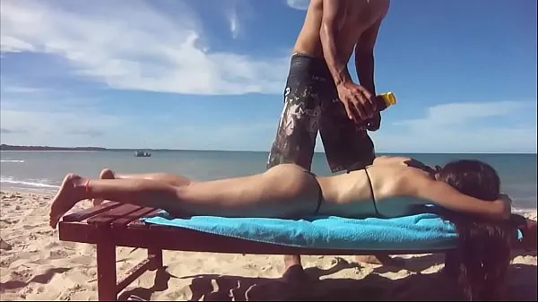 XXX femme avec microbiquini sur la plage et gagnant brozier meilleures vidéos