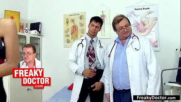 XXX Examen físico luego chequeo obgyn de Carmen Blue vídeos principales