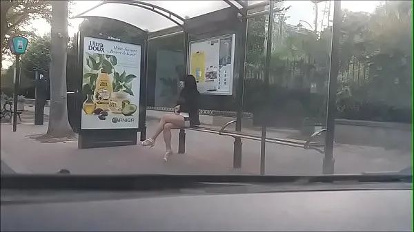 XXX bitch at a bus stop 인기 동영상