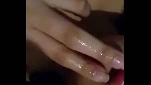 XXX Se chupa los dedos con sus fluidos top Videos