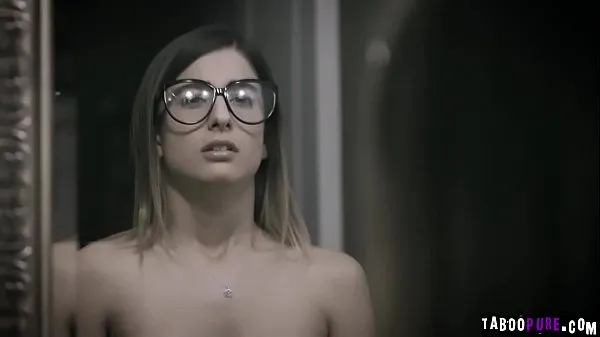 Najboljši videoposnetki XXX Kristen Scott's first double penetration is brilliant