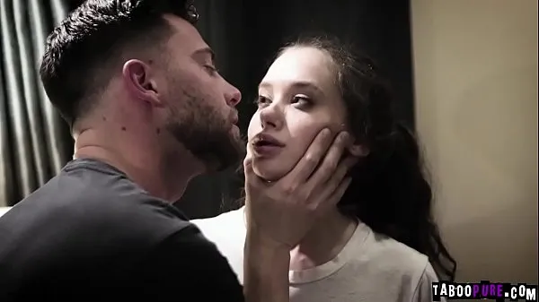 XXX Teen Gia Paige is close to crying while she gets double penetrated najlepších videí
