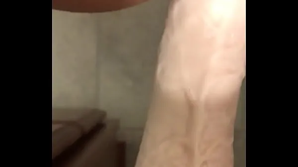 XXX Enfoncer un gode avant ma douche meilleures vidéos