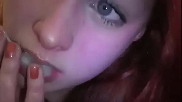 Najboljši videoposnetki XXX Married redhead playing with cum in her mouth