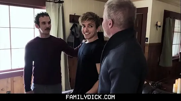 XXX Twink lindo es arado por su padrastro y padrastro vídeos principales