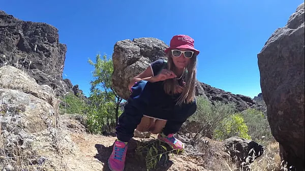 XXX PISS PISS TRAVEL - Young girl tourist peeing in the mountains Gran Canaria. Public Canarias topvideo's