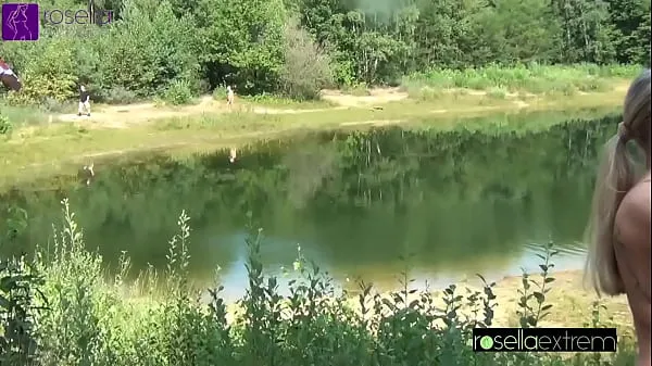 XXX Escándalo público en un lago para bañarse. Extremadamente bukkake, náuseas y vómitos, garganta profunda, meadas en la boca y boca masiva insermaciones para una chica rubia! Capítulo 3 vídeos principales