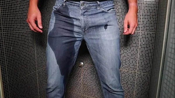 XXX Guy pee inside his jeans and cumshot on end أفضل مقاطع الفيديو