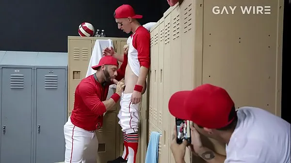 XXX GAYWIRE - Il giovane giocatore di baseball ottiene un po 'di amore anale duro dall'allenatorevideo principali