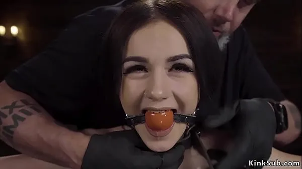 XXX Brunette sous bave dans la servitude de l'appareil meilleures vidéos