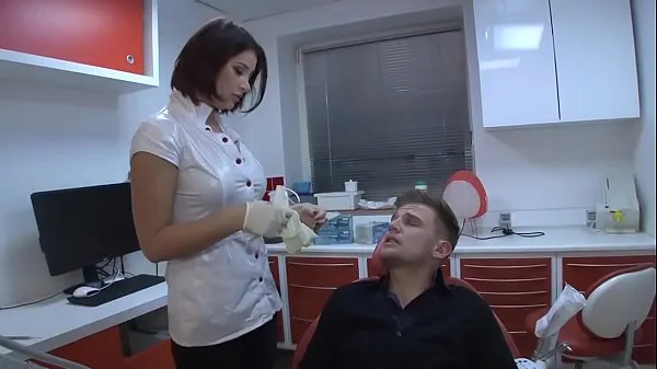 XXX un dentista joven o. para darle el coño para evitar quejas del cliente a su jefe vídeos principales