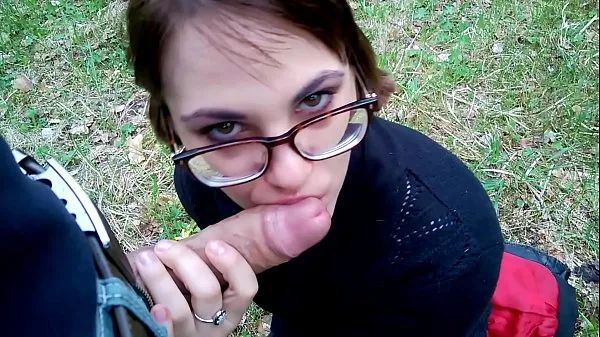 XXX Amateur mamada en el bosque vídeos principales