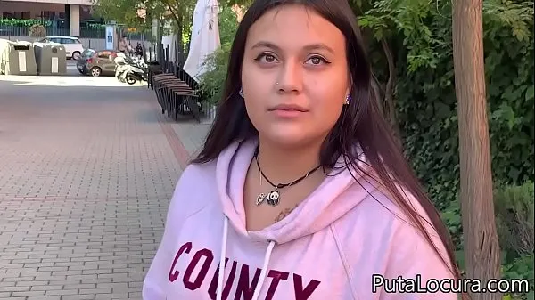 Najboljši videoposnetki XXX An innocent Latina teen fucks for money