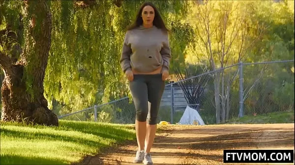 XXX Chanel Preston clignotant seins naturels en plein air meilleures vidéos