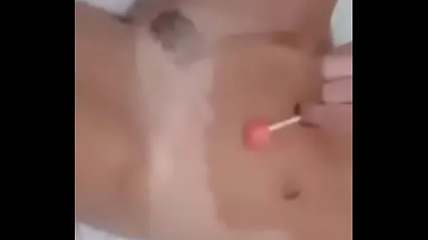 XXX Delicious bitch playing with lollipop in cunt سرفہرست ویڈیوز