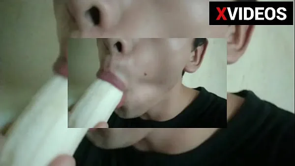 XXX Chavito putting a banana in his mouth and sucks it off top Videos