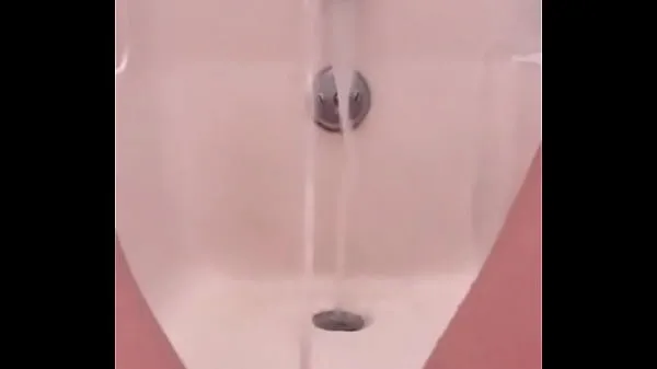 XXX 18 yo pissing fountain in the bath顶级视频