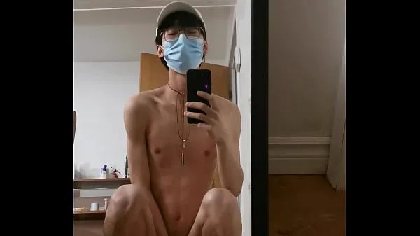 XXX Asiatischer Twink Boy neckt sichTop-Videos