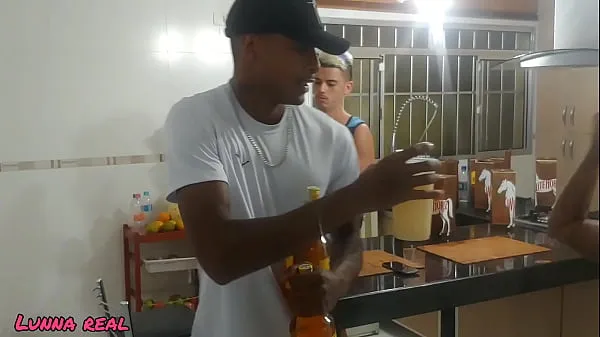 XXX Meu Marido Foi Corno Enquanto Estava Na Sala Com Os Amigos (COMPLETO NO RED en iyi Videolar