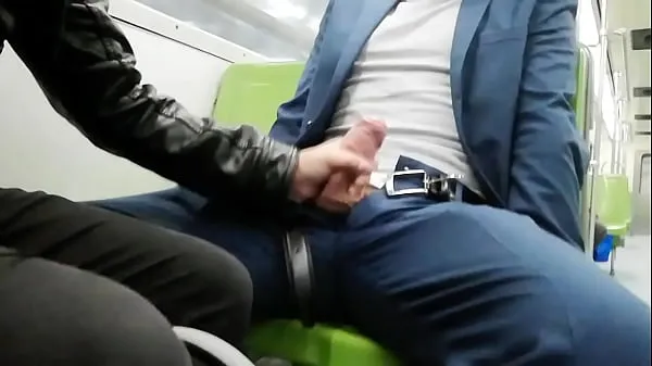 XXX Cruzando no metrô com um garoto envergonhado principais vídeos