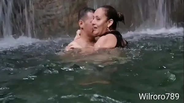 XXX Siamo andati al fiume e abbiamo finito per scopare e fare di tutto in questo bellissimo postovideo principali