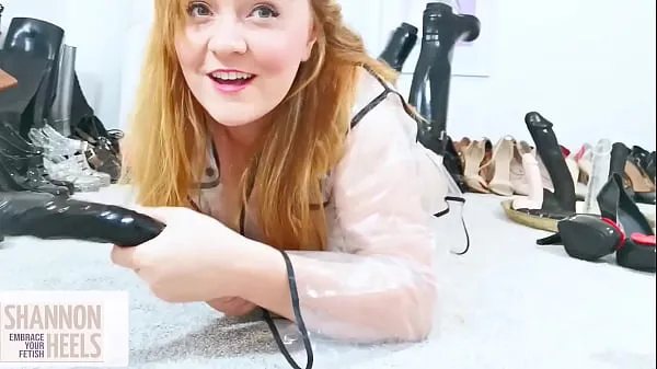 XXX Stretching my Butthole in My Plastic Mac and Shiny Wellington Boots - Shannon Huxley Video hàng đầu