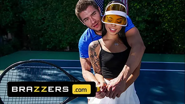 XXX Xander Corvus) Massages (Gina Valentinas) Foot To Ease Her Pain They End Up Fucking - Brazzers top Videos