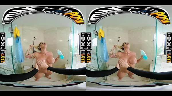 XXX Busty Blonde MILF Robbin Banx Seduces Step Son In Shower najlepších videí