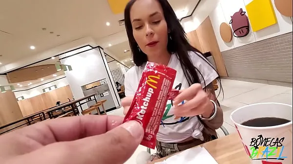 XXX Aleshka Markov gets ready inside McDonalds while eating her lunch and letting Neca out顶级视频