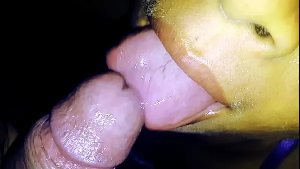 XXX Hot Mexican suce une bite et reçoit une décharge de sperme dans sa petite bouche sexy meilleures vidéos