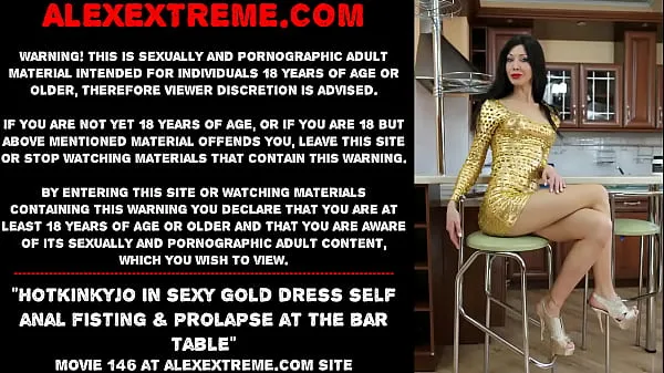 XXX Hotkinkyjo im sexy goldenen Kleid, Selbst-Anal-Fisting & Prolaps am StehtischTop-Videos