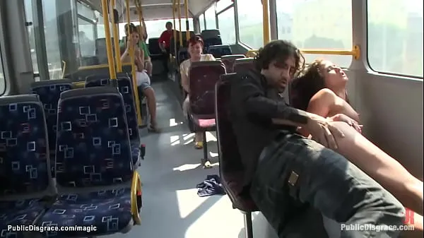 XXX européenne baise dans un bus de la ville meilleures vidéos