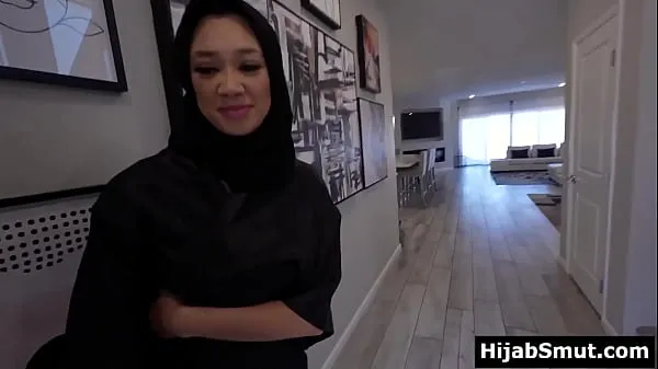 XXX Muslim girl in hijab asks for a sex lesson วิดีโอยอดนิยม