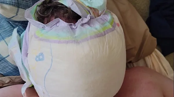 XXX Wearing my soaked diaper on my face suosituinta videota