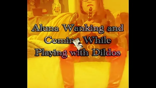 XXX Aluna Wanking and Coming while playing with Dildoes κορυφαία βίντεο