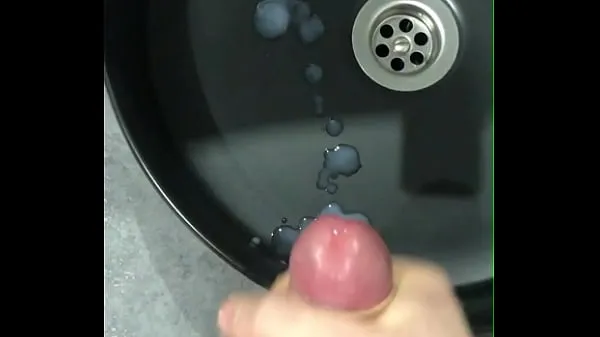 XXX Branler une grosse bite dans la salle de bain! Fini les gémissements ! Beaucoup de CUM! Hétéro musclé meilleures vidéos