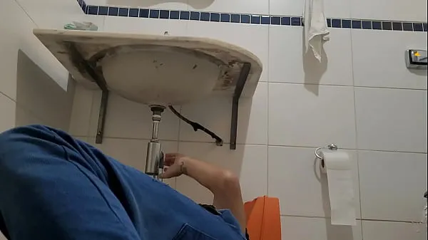 Najboljši videoposnetki XXX I answered the plumber in a dress just to see if I had his dick