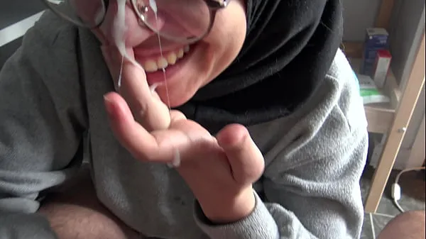 XXX A Muslim girl is disturbed when she sees her teachers big French cock Video hàng đầu