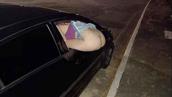 Najboljši videoposnetki XXX Wife ass out for strangers to fuck her in public