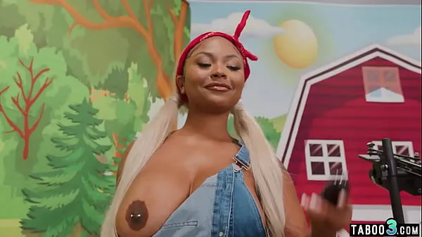 XXX Big boobed ebony farmgirl Eva Maxim milking and fucking two tranny dicks top Videos