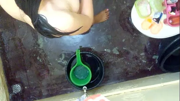 XXX sexy indian girl showers while hidden cam tapes her principais vídeos